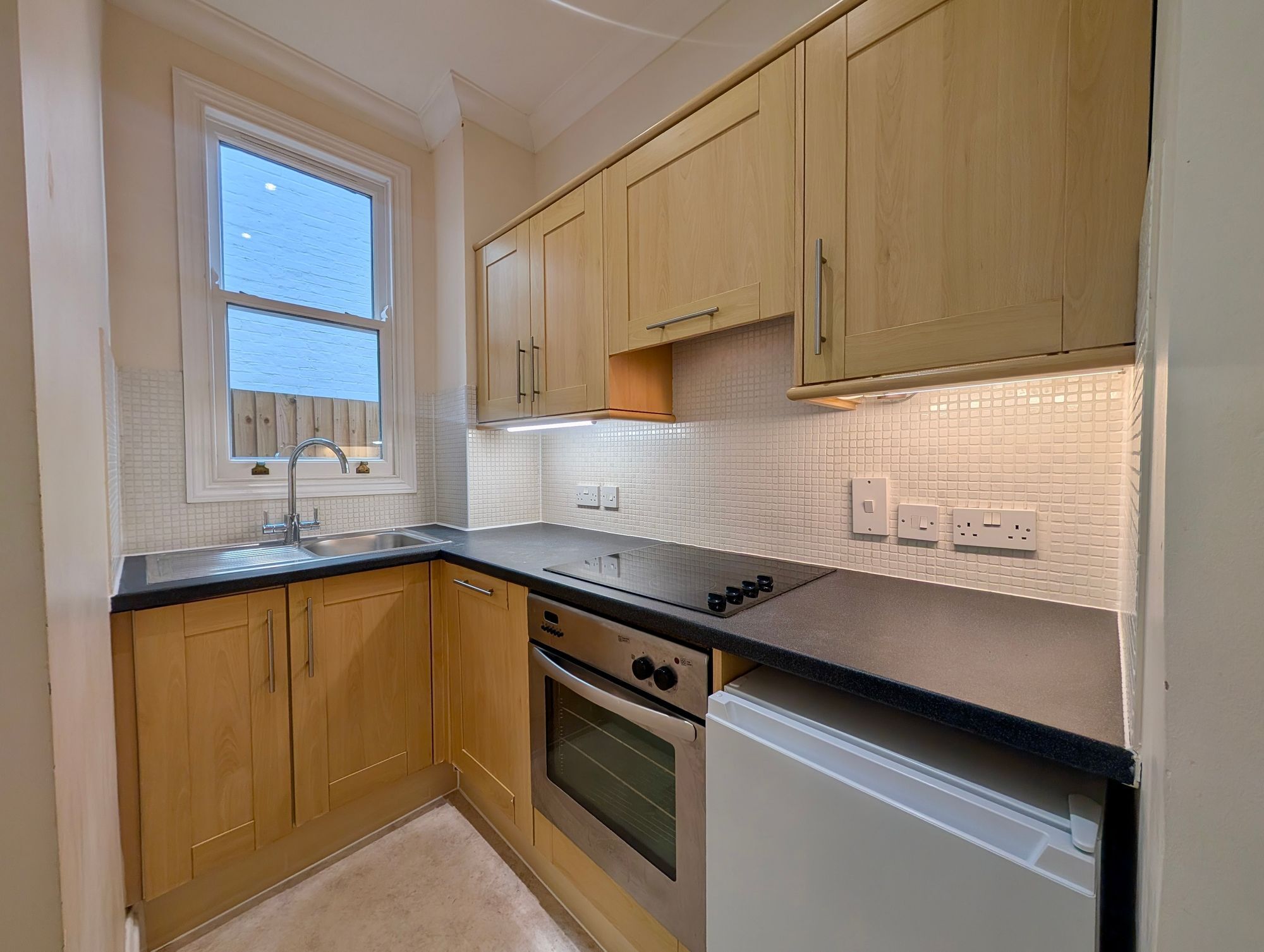https://76738205e2ed033089d0-174c4c9c7a9bc45568307cb316daeef1.ssl.cf3.rackcdn.com/property_image.x.v1/to-rent/Chesterton-Road-Cambridge-CB4-1NE/2009/62addde11ef8c2d0f0e9219df79eaaf4.jpeg